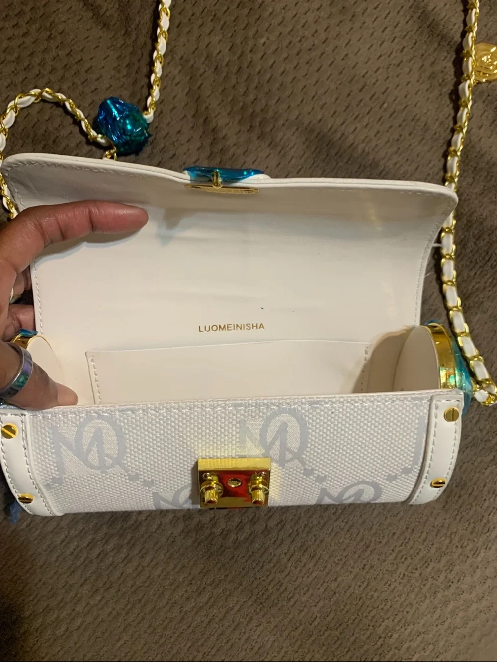 Luomeinisha stylish white